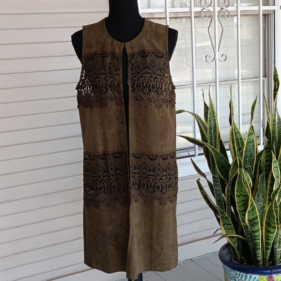 Colleen Lopez Jackets & Blazers - Colleen Lopez olive faux suede boho lace sleeveless duster